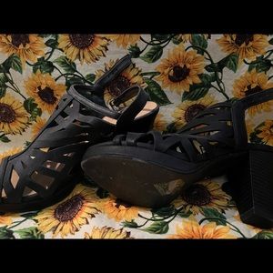 Black heel sandal